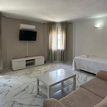 Avenida Apartment *